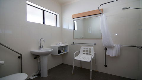 Ashleigh Court Motor Inn - Tourism Townsville 2