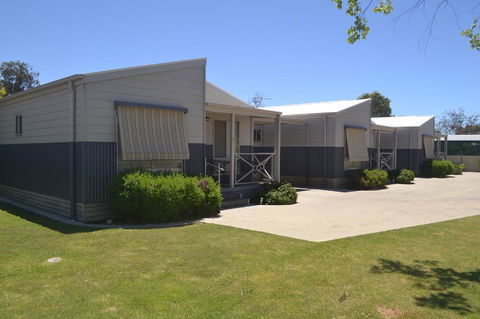 Ashleigh Court Motor Inn - Tourism Townsville 1