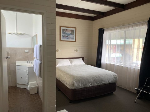 Ashton Motel - Tourism Townsville 0