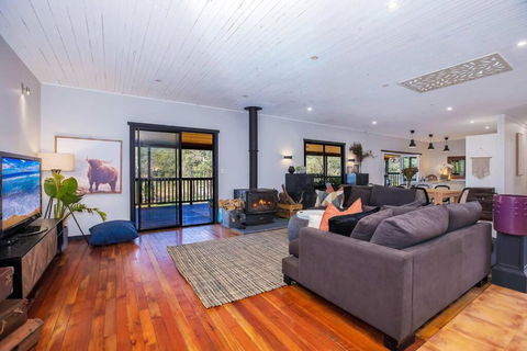 Luxury Farm House On 20 Acres - Sleeps 22 - Tourism Townsville 0