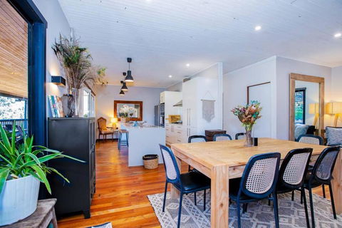 Luxury Farm House On 20 Acres - Sleeps 22 - Tourism Townsville 1