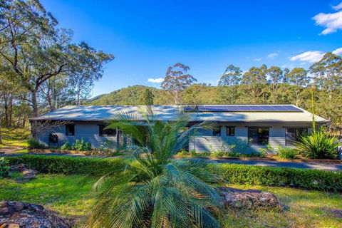 Luxury Farm House On 20 Acres - Sleeps 22 - Tourism Townsville 2
