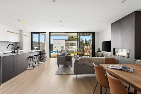 Luxury NEW 5BDRM Oasis With Heated Pool - Tourism Townsville 1