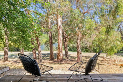 LUXVUE - Luxury On Lake Daylesford - Tourism Townsville 0