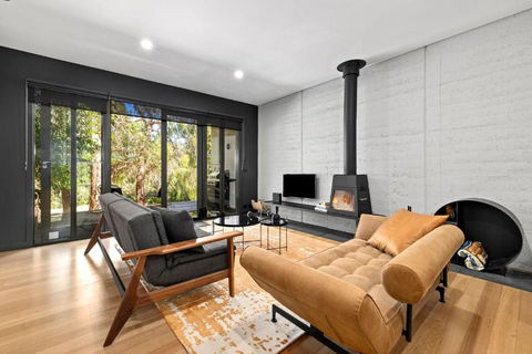 LUXVUE - Luxury On Lake Daylesford - Tourism Townsville 3