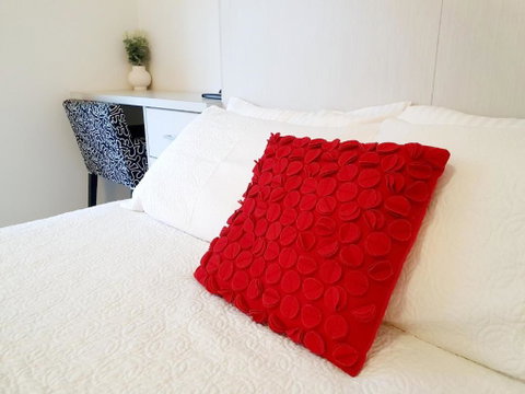 M4 West Perth Studio Apartment Near Kings Park - Tourism Townsville 0