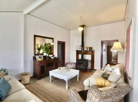 MAGNOLIA HOUSE ON THE CREEK - STANTHORPE - Tourism Townsville 1