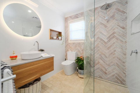 Marche Home Stay, Immaculate Presentation, Private & Relaxing - Tourism Townsville 3
