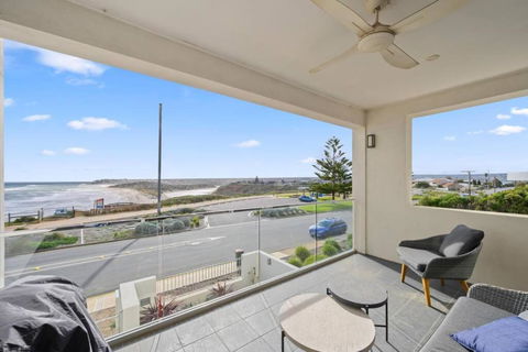 Meander - Port Noarlunga South - C21 SouthCoast Holidays - Tourism Townsville 1