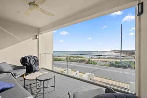 Meander - Port Noarlunga South - C21 SouthCoast Holidays - Tourism Townsville 2