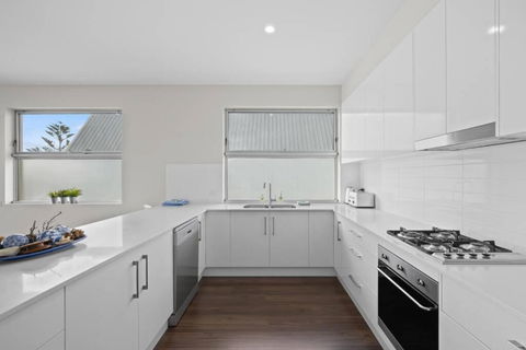 Meander - Port Noarlunga South - C21 SouthCoast Holidays - Tourism Townsville 3
