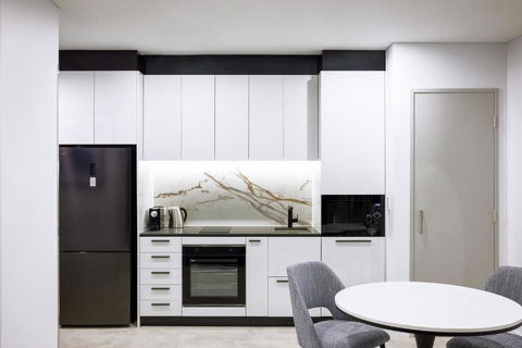 Meriton Suites Liverpool - Tourism Townsville 2