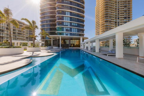 Meriton Suites Surfers Paradise - Tourism Townsville 1