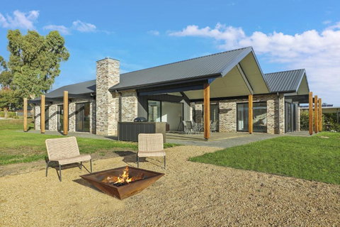 Mayple Peaks - Tourism Townsville 0