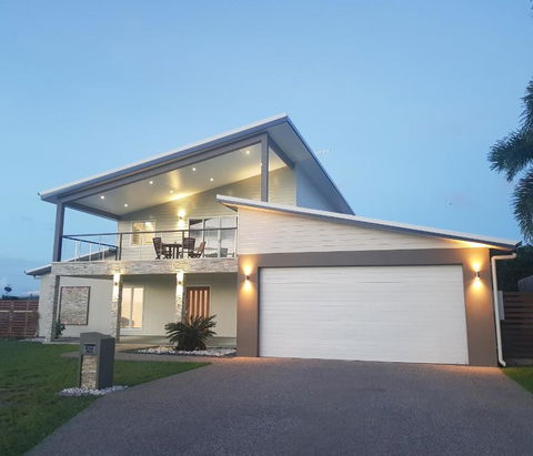 Modern Luxury Ocean Views - Tourism Townsville 0
