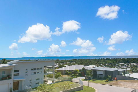 Modern Luxury Ocean Views - Tourism Townsville 1