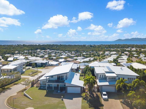 Modern Luxury Ocean Views - Tourism Townsville 2