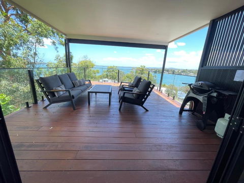 Mirrabooka Magic - Luxury By The Lake - Tourism Townsville 0