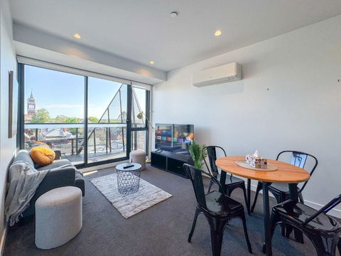 Modern 2B Apartment With City Views - Tourism Townsville 3