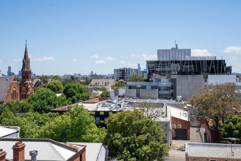 Modern 2B Apartment With City Views - Tourism Townsville 0