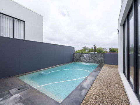 Modern 5BR With Pool Scenic Views And Private Cinema - Tourism Townsville 0