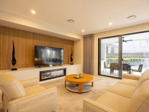 Modern 5BR With Pool Scenic Views And Private Cinema - Tourism Townsville 1