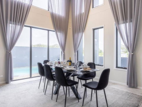 Modern 5BR With Pool Scenic Views And Private Cinema - Tourism Townsville 3