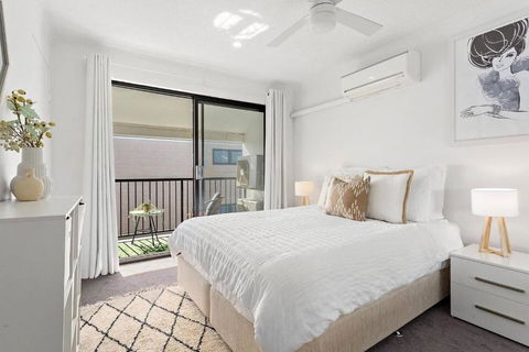 Modern Courtyard Oasis For Easy Beachside Living - Tourism Townsville 3