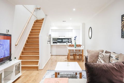 Modern Living 2br Townhouse In Maidstoneoffice - Tourism Townsville 0