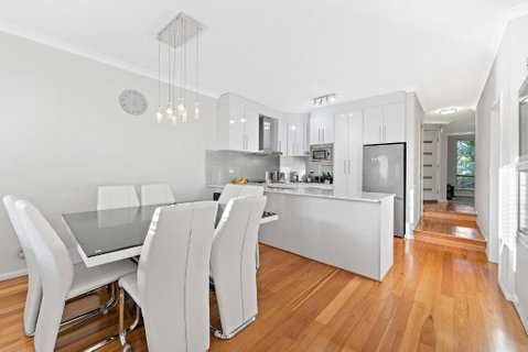 Modern Scarborough Townhouse - Tourism Townsville 0