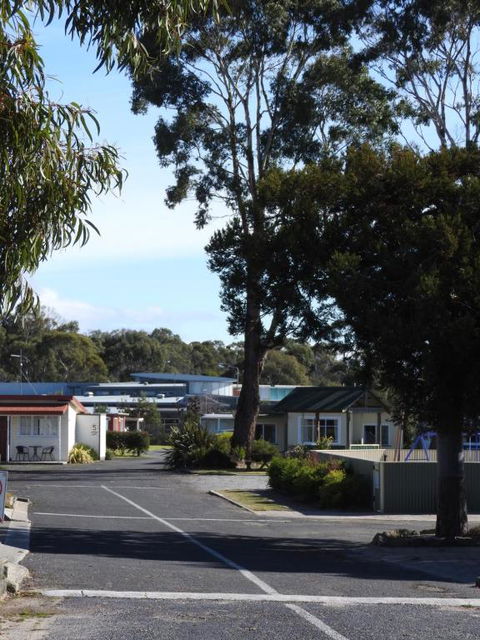 Moomba Holiday And Caravan Park - Tourism Townsville 0