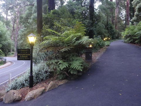 Mountain Lodge - Tourism Townsville 3