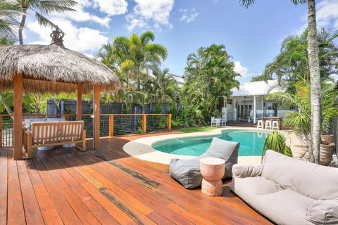 Mylara Beachfront Holiday Home - Tourism Townsville 3
