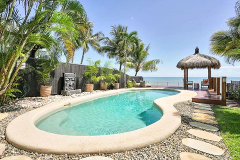 Mylara Beachfront Holiday Home - Tourism Townsville 1