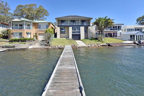 New Property Silverwater Serenity Shores Absolute Waterfront On The Lake - Tourism Townsville 0