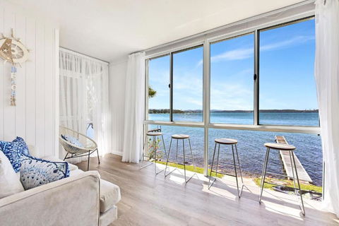 New Property Silverwater Serenity Shores Absolute Waterfront On The Lake - Tourism Townsville 3