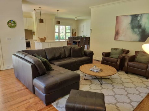 Noonan House, 5 Bedrooms. Hop & Skip To Town - Tourism Townsville 3