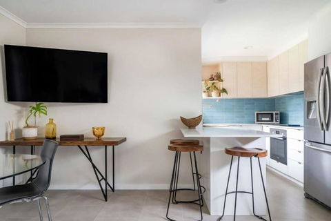 Oak Retreat Bliss By The Beach - Tourism Townsville 1