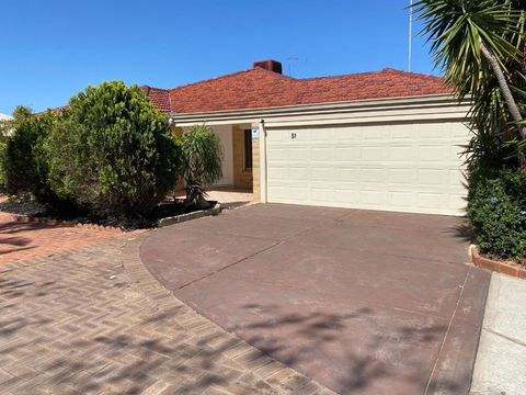 Ocean Keys Family Accommodation - Tourism Townsville 0