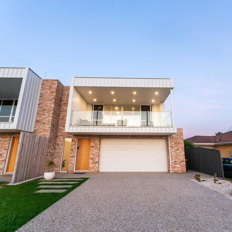 Ocean Pearl, Entire Home On The Esplanade - Tourism Townsville 0
