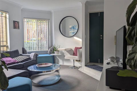 Ocean Villa - Tourism Townsville 0