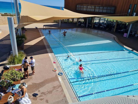 Oceanic Escape 50m To Beach - Tourism Townsville 1