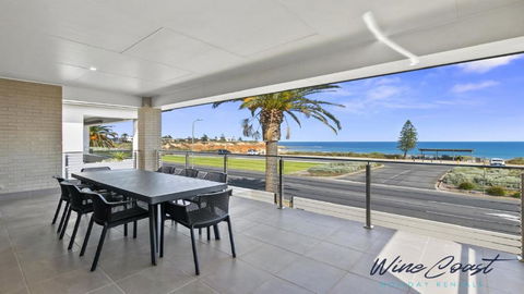 Oceanview Escape By Wine Coast Holidays - Tourism Townsville 0
