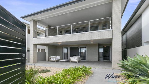 Oceanview Escape By Wine Coast Holidays - Tourism Townsville 2