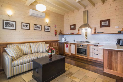 Old Bank Boutique Hotel - Tourism Townsville 2