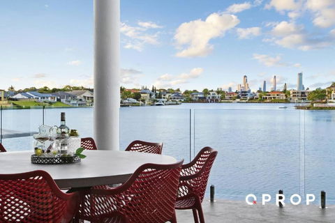 Opulent Waterfront Home - Tourism Townsville 0