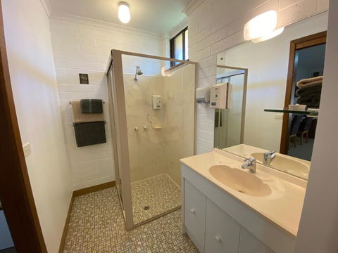 Orana Motor Inn - Tourism Townsville 3