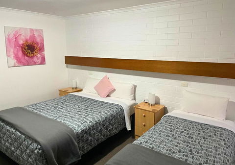 Orana Motor Inn - Tourism Townsville 2