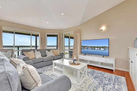 Overlook Nook - The Best Views In The Area - Tourism Townsville 3
