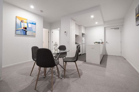Panoramic Views 2br With Pool And Free Carpark - Tourism Townsville 3